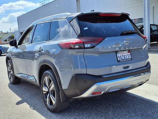 Gray / Black 2022 Nissan Rogue Platinum