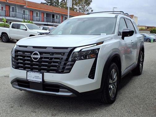 Pearl 2026 Nissan Pathfinder SL