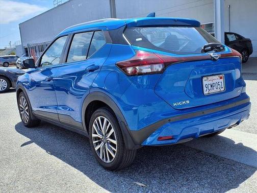 Electric Blue Metallic 2022 Nissan Kicks SV