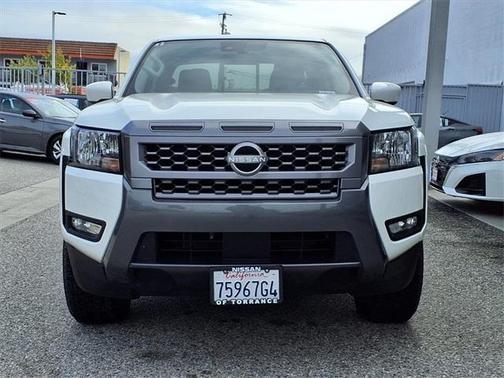 2025 Nissan Frontier SV