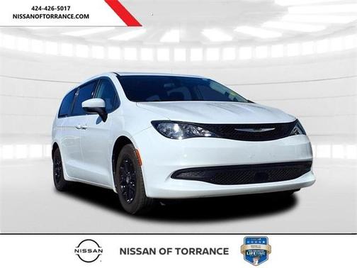 2022 Chrysler Voyager LX