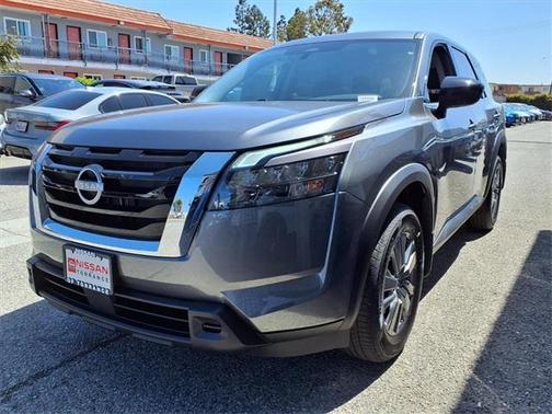 2025 Nissan Pathfinder S