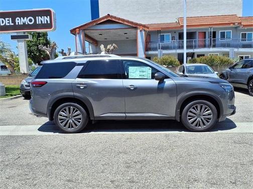 2025 Nissan Pathfinder SL