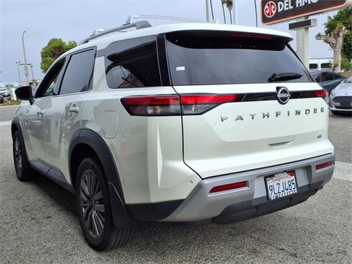 2024 Nissan Pathfinder SL