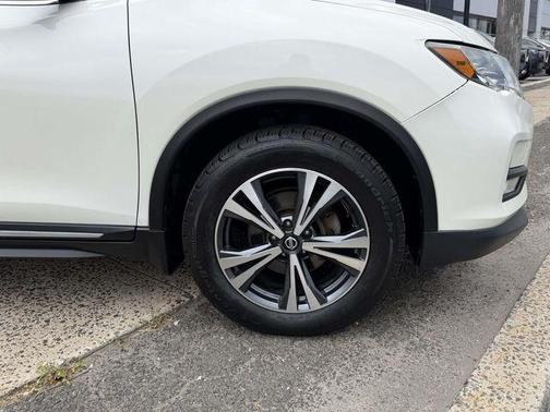 White 2017 Nissan Rogue SL