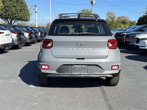 2022 Hyundai VENUE SEL