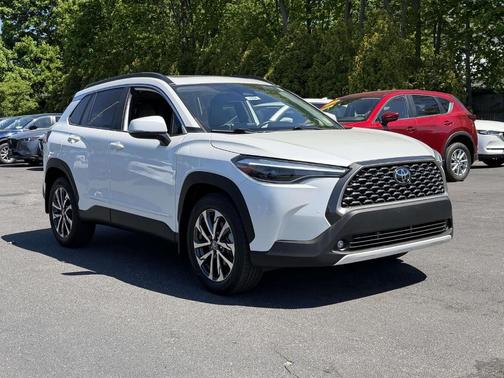 Pearl 2023 Toyota Corolla Cross XLE