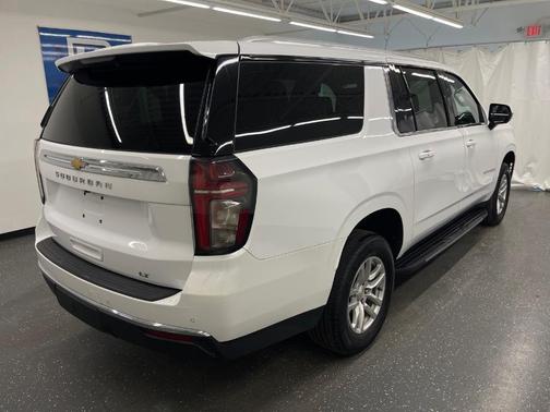 2023 Chevrolet Suburban LT