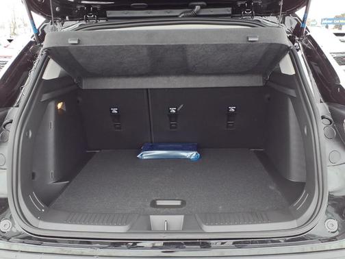 Mosaic Black Metallic 2026 Chevrolet Trax LT