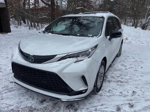 2023 Toyota Sienna 