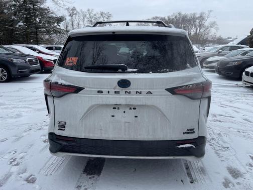 2023 Toyota Sienna 