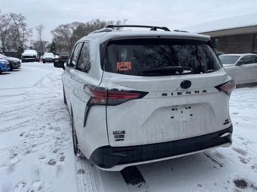 2023 Toyota Sienna 