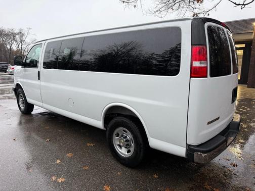 2025 Chevrolet Express 3500 LT