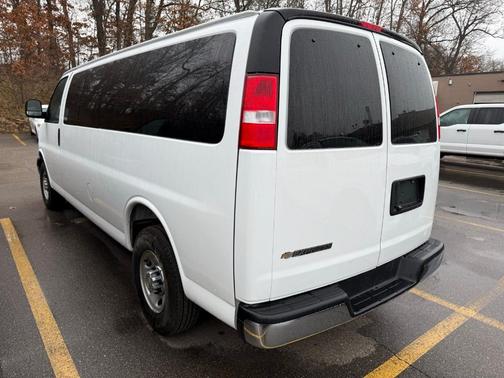 2025 Chevrolet Express 3500 LT