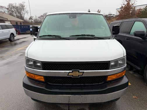 2025 Chevrolet Express 3500 LT