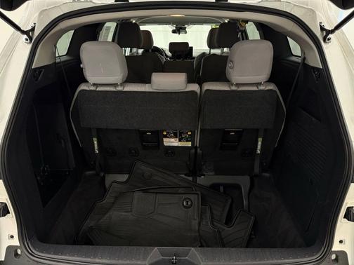 2025 Toyota Sienna LE