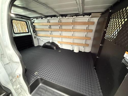 2023 GMC Savana 2500 Work Van