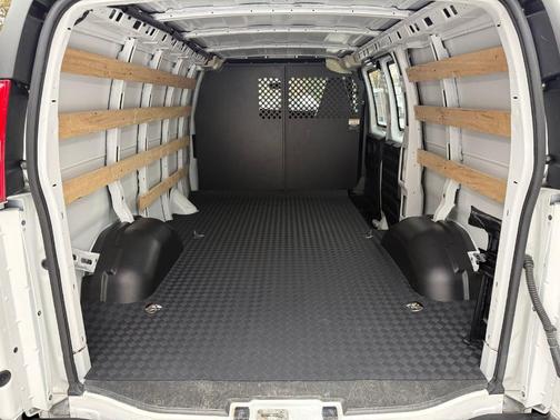 2023 GMC Savana 2500 Work Van