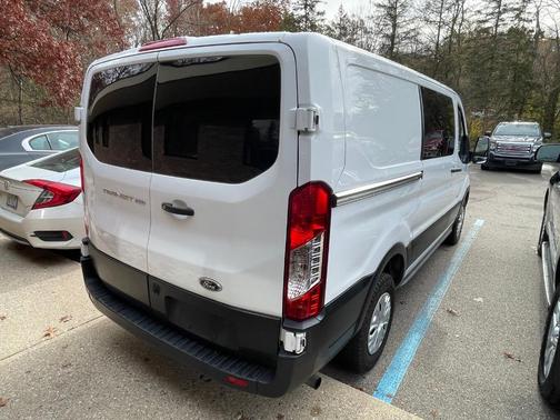 2022 Ford Transit-250 Base