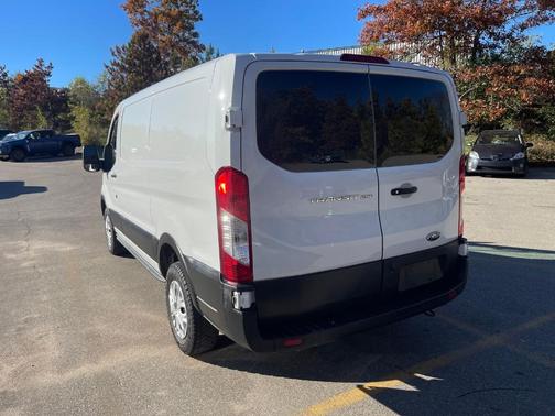 2022 Ford Transit-250 Base