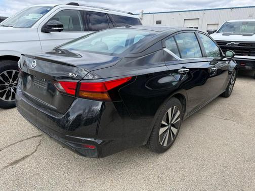 Super Black Clearcoat 2022 Nissan Altima 2.5 SV