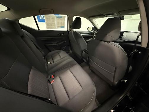 Super Black Clearcoat 2022 Nissan Altima 2.5 SV