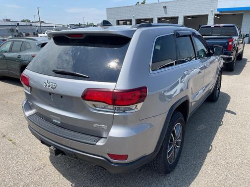 2020 Jeep Grand Cherokee Laredo