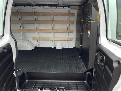 2023 GMC Savana 2500 Work Van