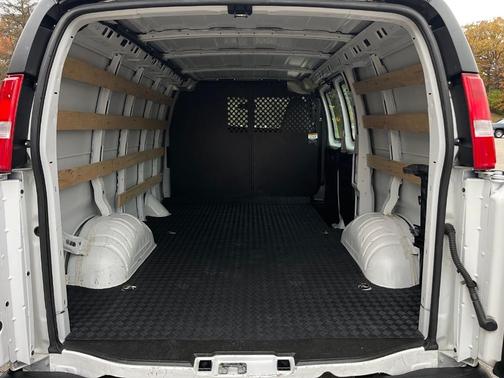 2023 GMC Savana 2500 Work Van