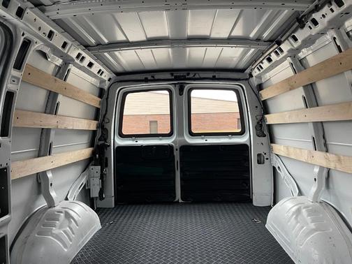 2023 GMC Savana 2500 Work Van