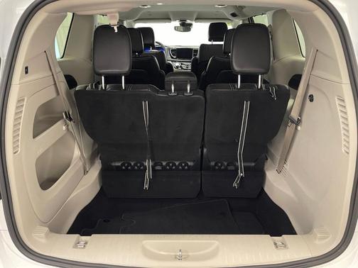 2023 Chrysler Pacifica Touring-L
