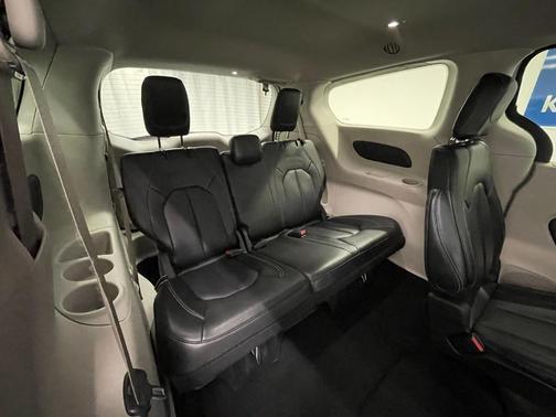 2023 Chrysler Pacifica Touring-L