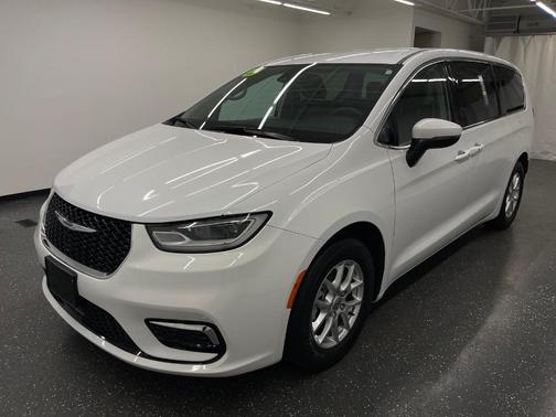 2023 Chrysler Pacifica Touring-L