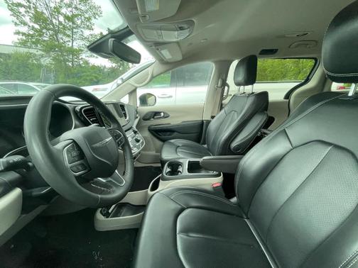 2023 Chrysler Pacifica Touring-L
