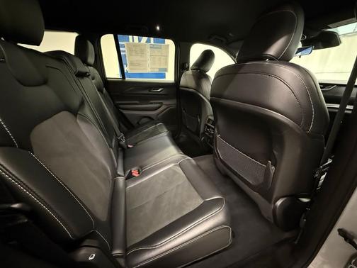 Silver Zynith 2025 Jeep Grand Cherokee Laredo