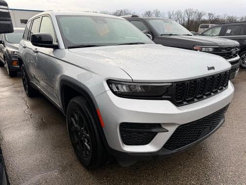 Silver Zynith 2025 Jeep Grand Cherokee Laredo