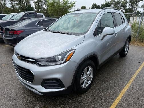 Silver Ice Metallic 2018 Chevrolet Trax LT