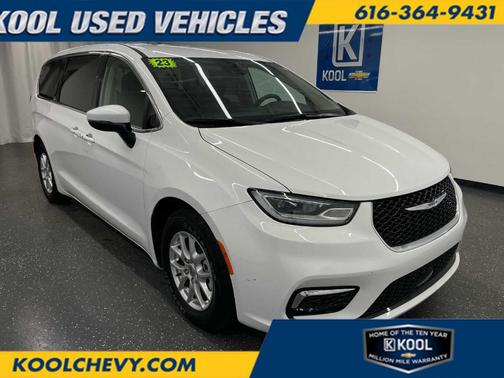 2023 Chrysler Pacifica Touring-L