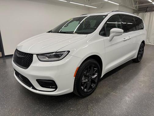 2021 Chrysler Pacifica Touring-L