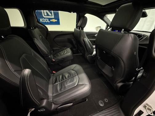 2021 Chrysler Pacifica Touring-L