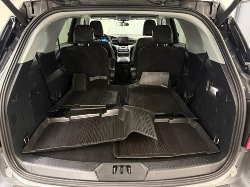Gray Metallic 2024 Ford Explorer XLT