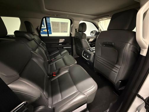 Oxford White 2025 Ford Expedition Active