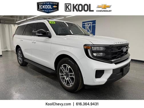 Oxford White 2025 Ford Expedition Active