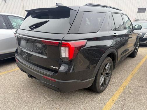 Black Metallic 2025 Ford Explorer ST-Line