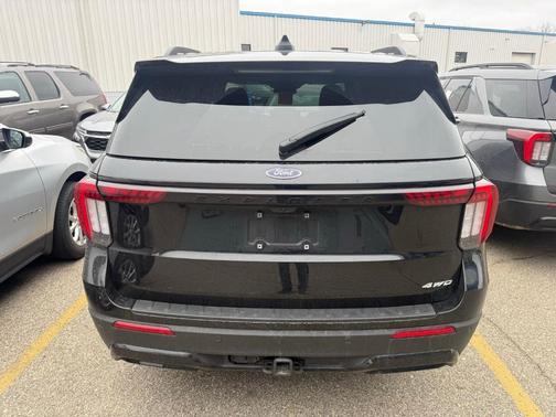 Black Metallic 2025 Ford Explorer ST-Line
