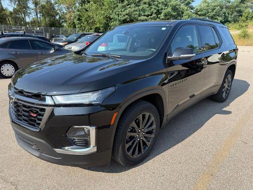 Mosaic Black Metallic 2023 Chevrolet Traverse RS