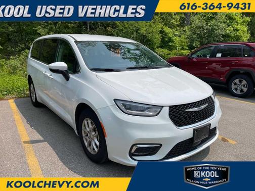 2023 Chrysler Pacifica Touring-L