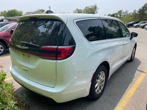 2023 Chrysler Pacifica Touring-L
