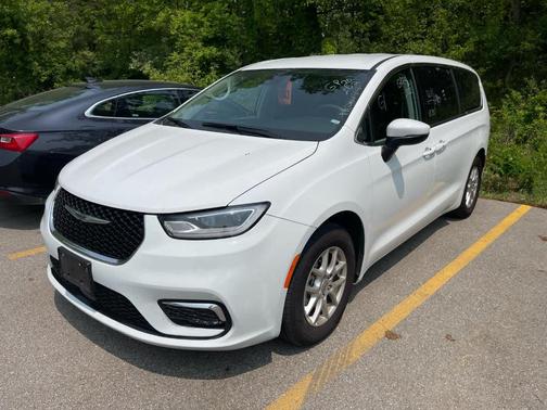 2023 Chrysler Pacifica Touring-L