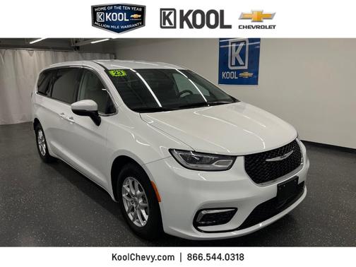 2023 Chrysler Pacifica Touring-L